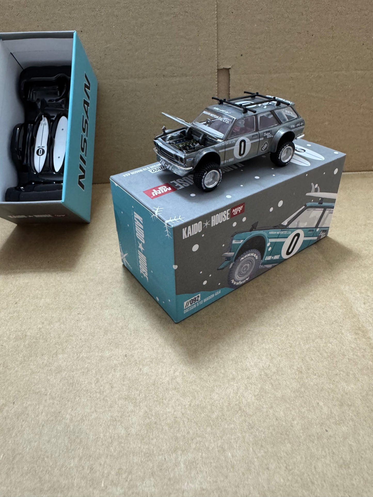 Kaido house x mini gt #092 Nissan Datsun 4x4 Wagon safari  CHASE piece